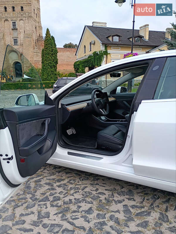 Седан Tesla Model 3 2020 в Виннице