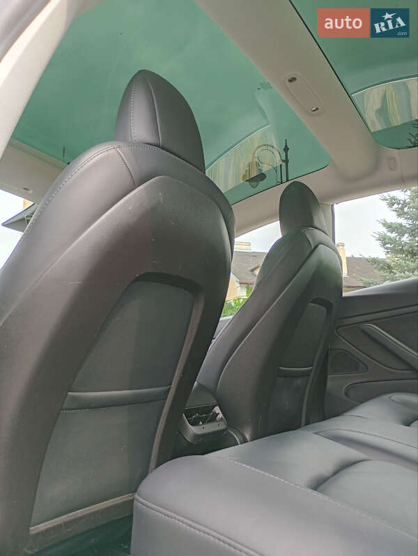 Седан Tesla Model 3 2020 в Виннице