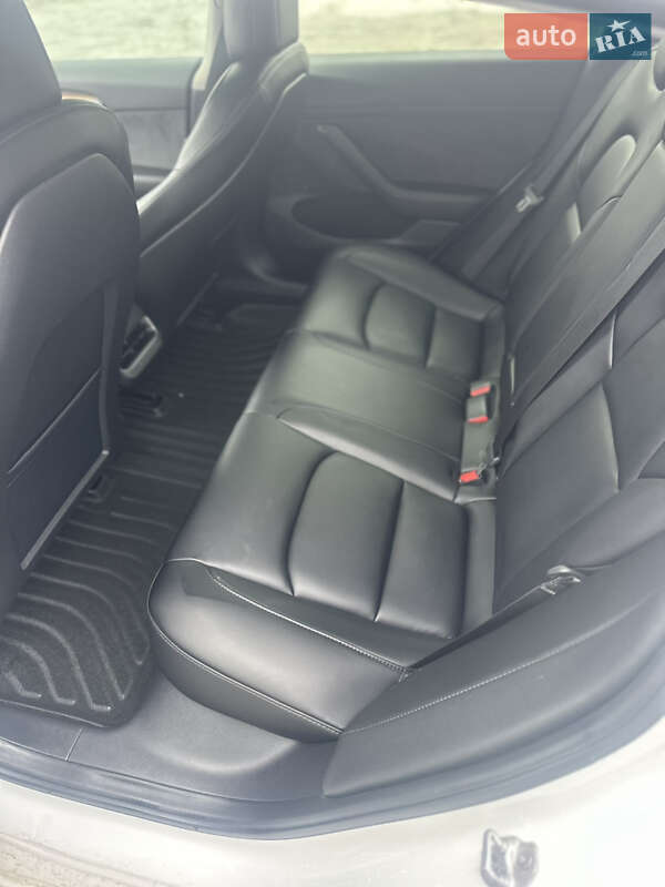 Седан Tesla Model 3 2021 в Луцке