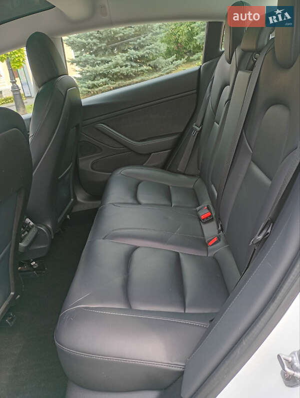 Седан Tesla Model 3 2020 в Виннице