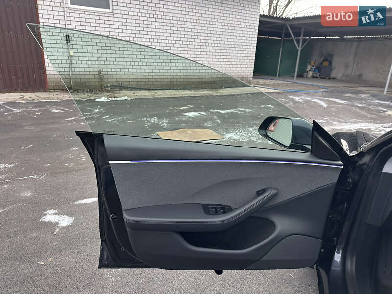 Седан Tesla Model 3 2024 в Днепре