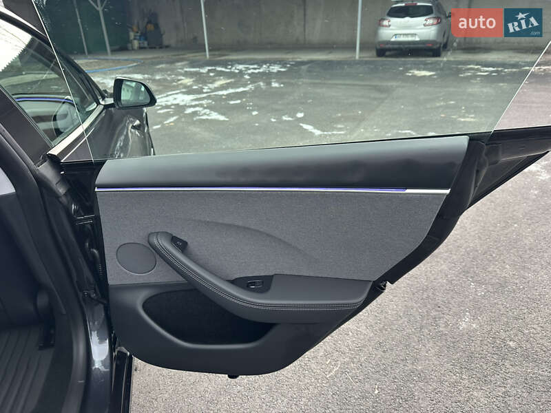 Седан Tesla Model 3 2024 в Днепре