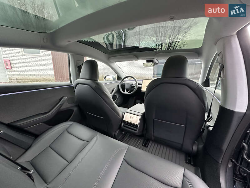 Седан Tesla Model 3 2024 в Днепре
