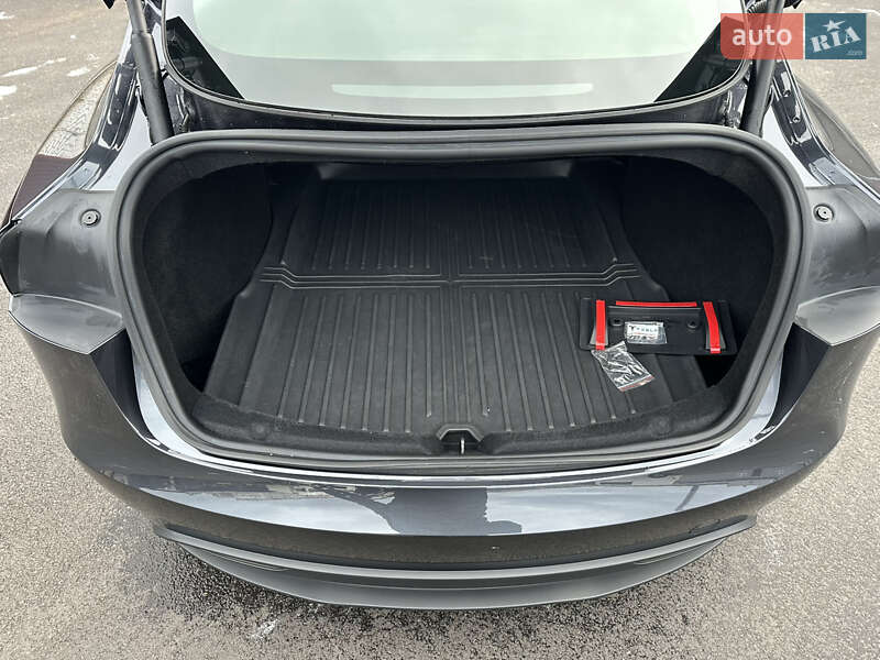 Седан Tesla Model 3 2024 в Днепре