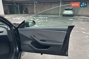 Седан Tesla Model 3 2024 в Днепре