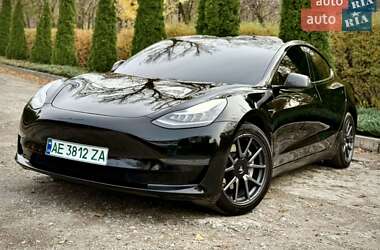 Tesla Model 3  2020
