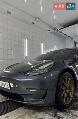 Tesla Model 3  2019