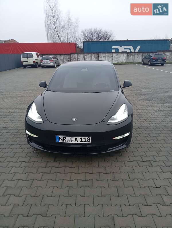 Седан Tesla Model 3 2018 в Нововолынске