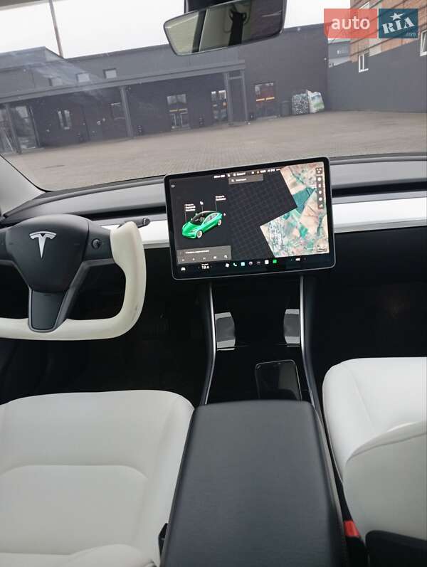 Седан Tesla Model 3 2018 в Нововолынске