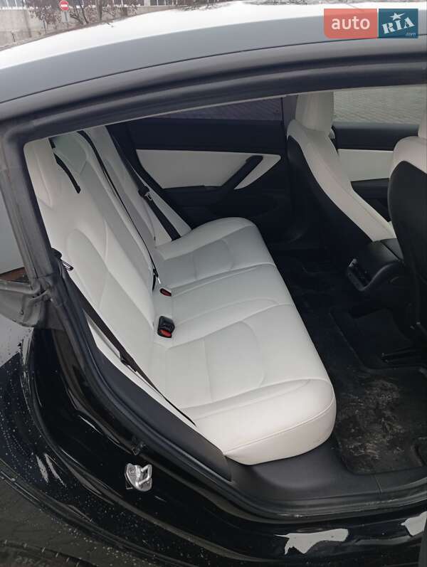 Седан Tesla Model 3 2018 в Нововолынске