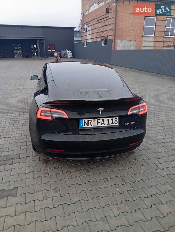 Седан Tesla Model 3 2018 в Нововолынске