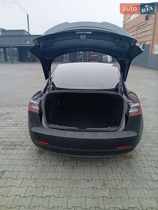 Седан Tesla Model 3 2018 в Нововолынске
