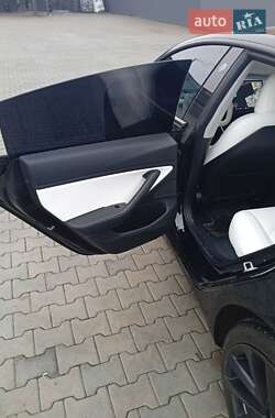 Седан Tesla Model 3 2018 в Нововолынске