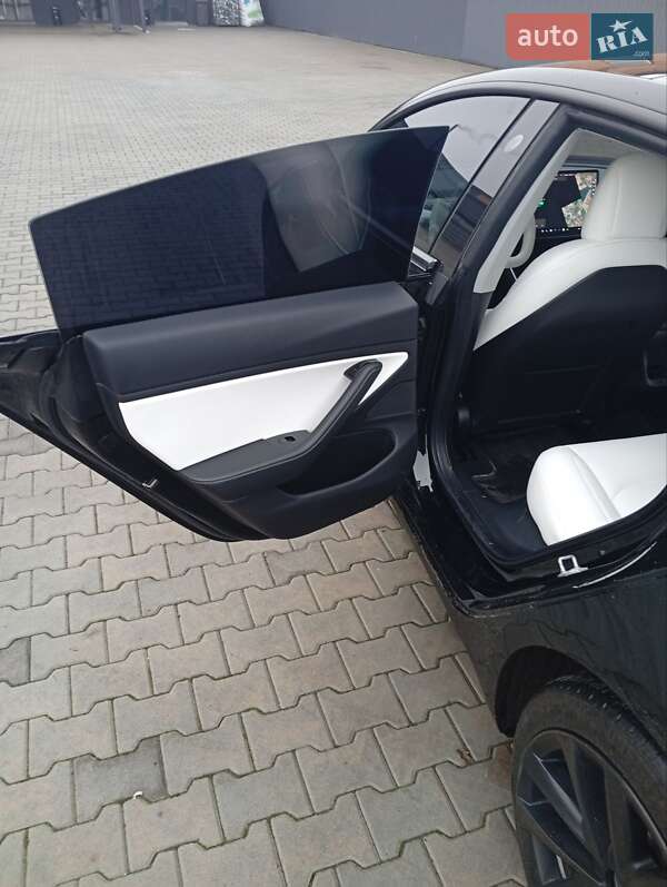 Седан Tesla Model 3 2018 в Нововолынске