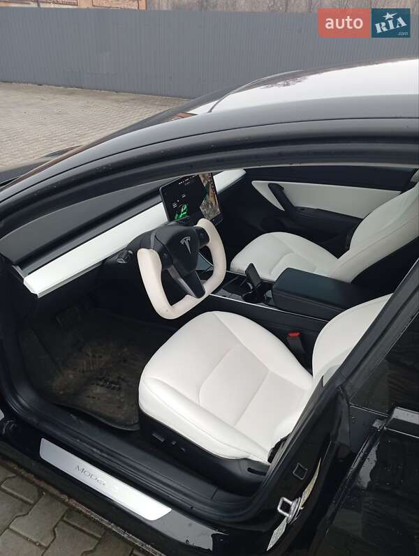 Седан Tesla Model 3 2018 в Нововолынске