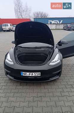 Седан Tesla Model 3 2018 в Нововолынске