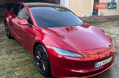 Tesla Model 3  2024