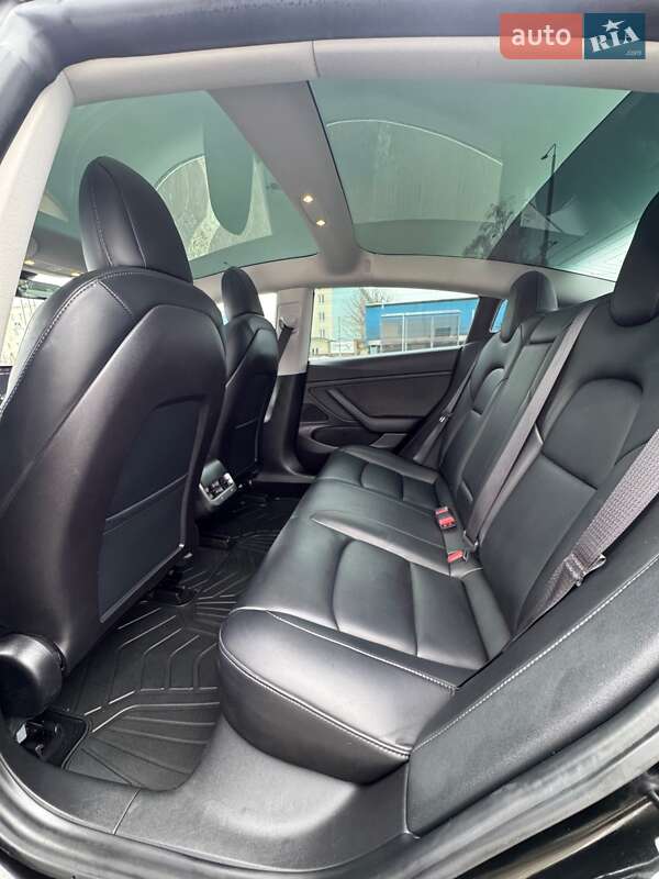 Седан Tesla Model 3 2019 в Виннице