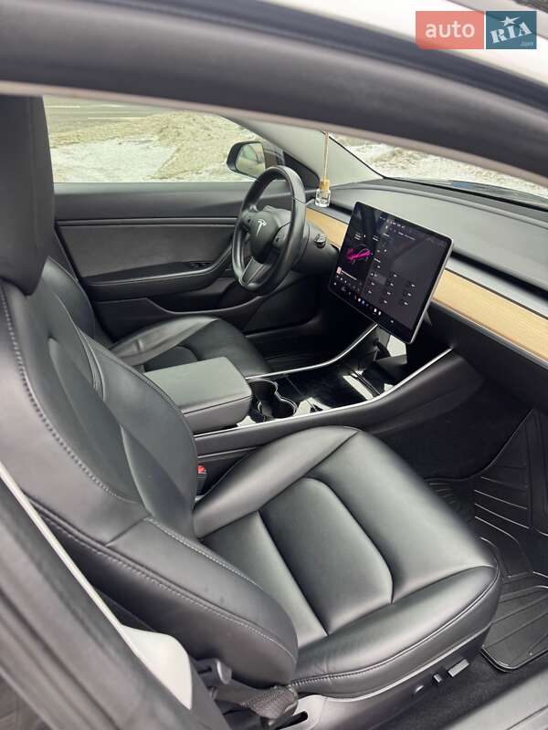 Седан Tesla Model 3 2019 в Виннице