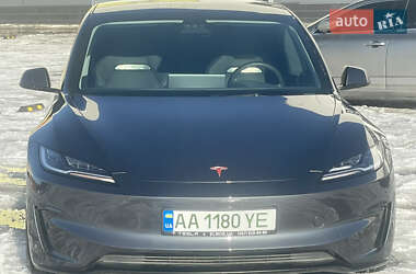 Tesla Model 3  2024