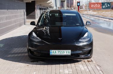 Седан Tesla Model 3 2021 в Києві