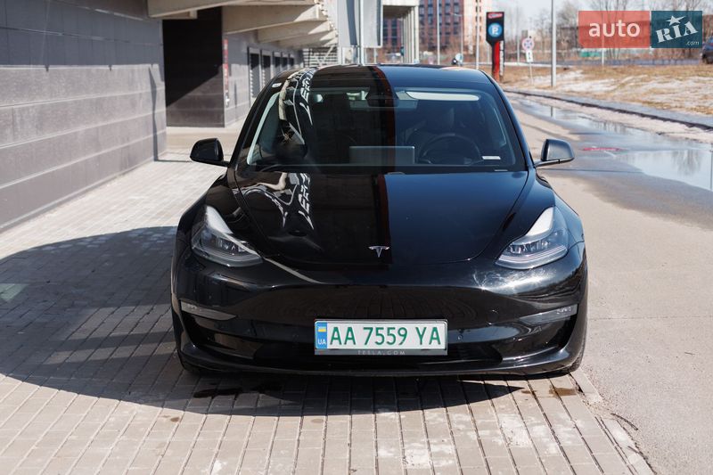 Седан Tesla Model 3 2021 в Києві