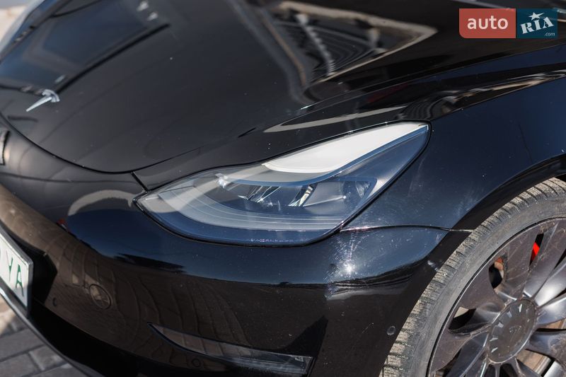 Седан Tesla Model 3 2021 в Києві