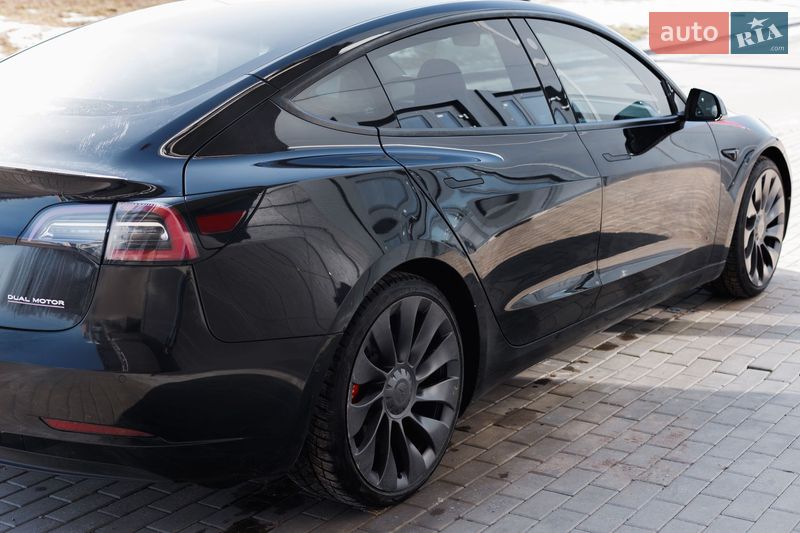 Седан Tesla Model 3 2021 в Києві