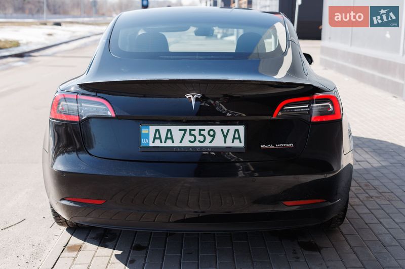 Седан Tesla Model 3 2021 в Києві