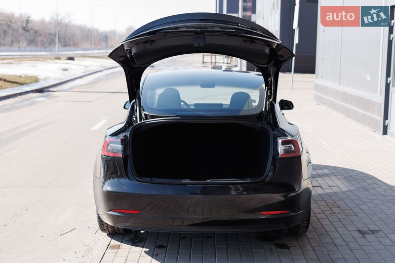 Седан Tesla Model 3 2021 в Києві