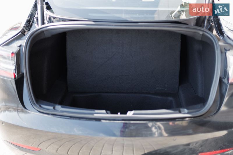 Седан Tesla Model 3 2021 в Києві