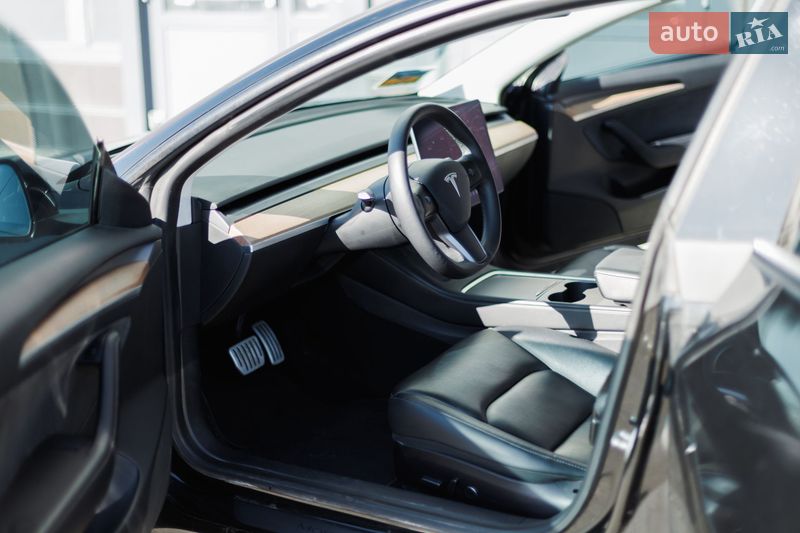 Седан Tesla Model 3 2021 в Києві