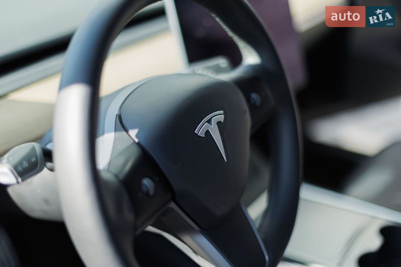 Седан Tesla Model 3 2021 в Києві