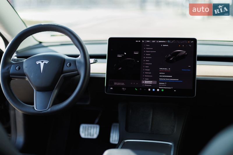 Седан Tesla Model 3 2021 в Києві