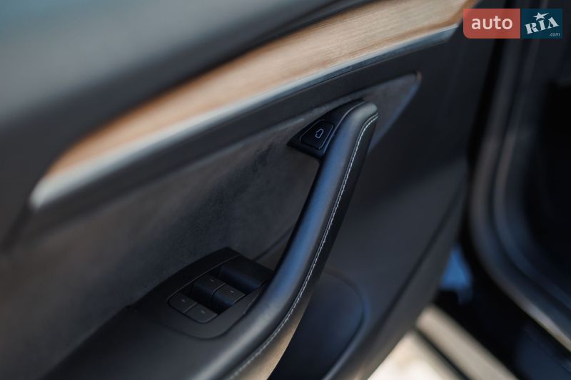 Седан Tesla Model 3 2021 в Києві