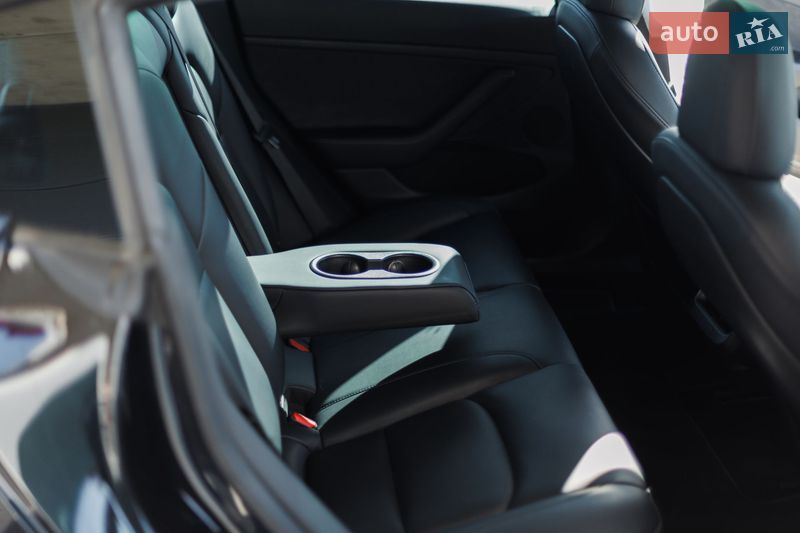 Седан Tesla Model 3 2021 в Києві
