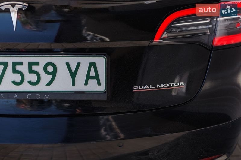 Седан Tesla Model 3 2021 в Києві