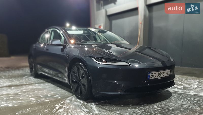 Tesla Model 3 2024