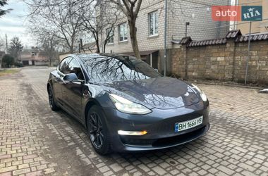 Tesla Model 3  2019