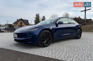 Tesla Model 3  2024