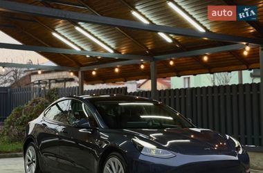 Tesla Model 3  2022