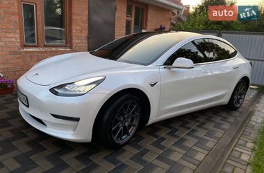 Tesla Model 3  2020