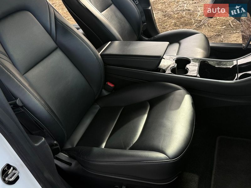 Седан Tesla Model 3 2019 в Івано-Франківську