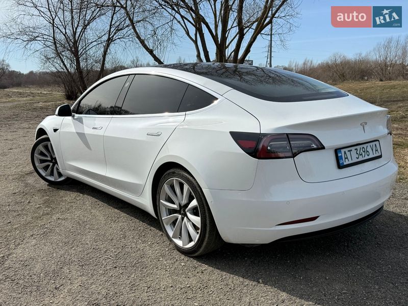 Седан Tesla Model 3 2019 в Івано-Франківську