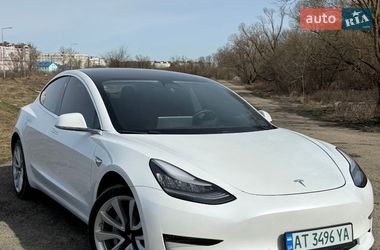 Седан Tesla Model 3 2019 в Івано-Франківську