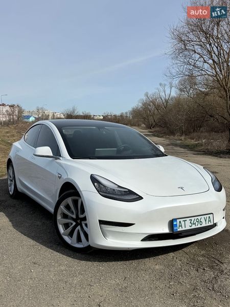 Седан Tesla Model 3 2019 в Івано-Франківську