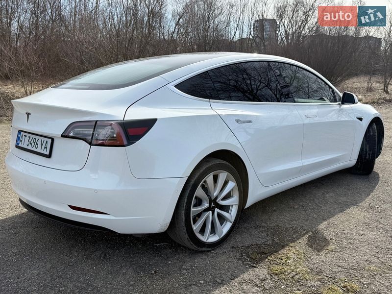 Седан Tesla Model 3 2019 в Івано-Франківську