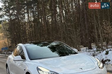 Седан Tesla Model 3 2019 в Івано-Франківську