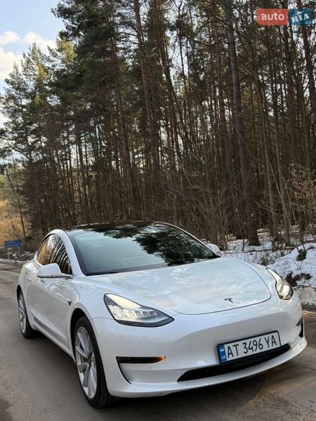 Седан Tesla Model 3 2019 в Івано-Франківську