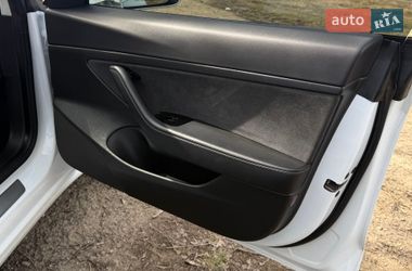 Седан Tesla Model 3 2019 в Івано-Франківську